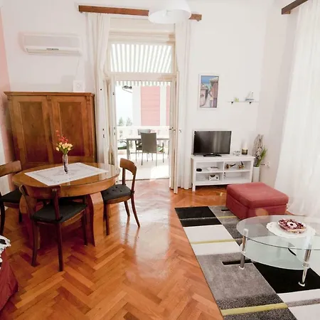 Apartment Dora Slatina *